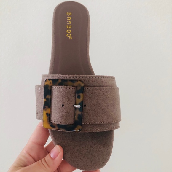 Women’s Flat Sandals / Slip Ons With Buckle - Picture 4 of 5